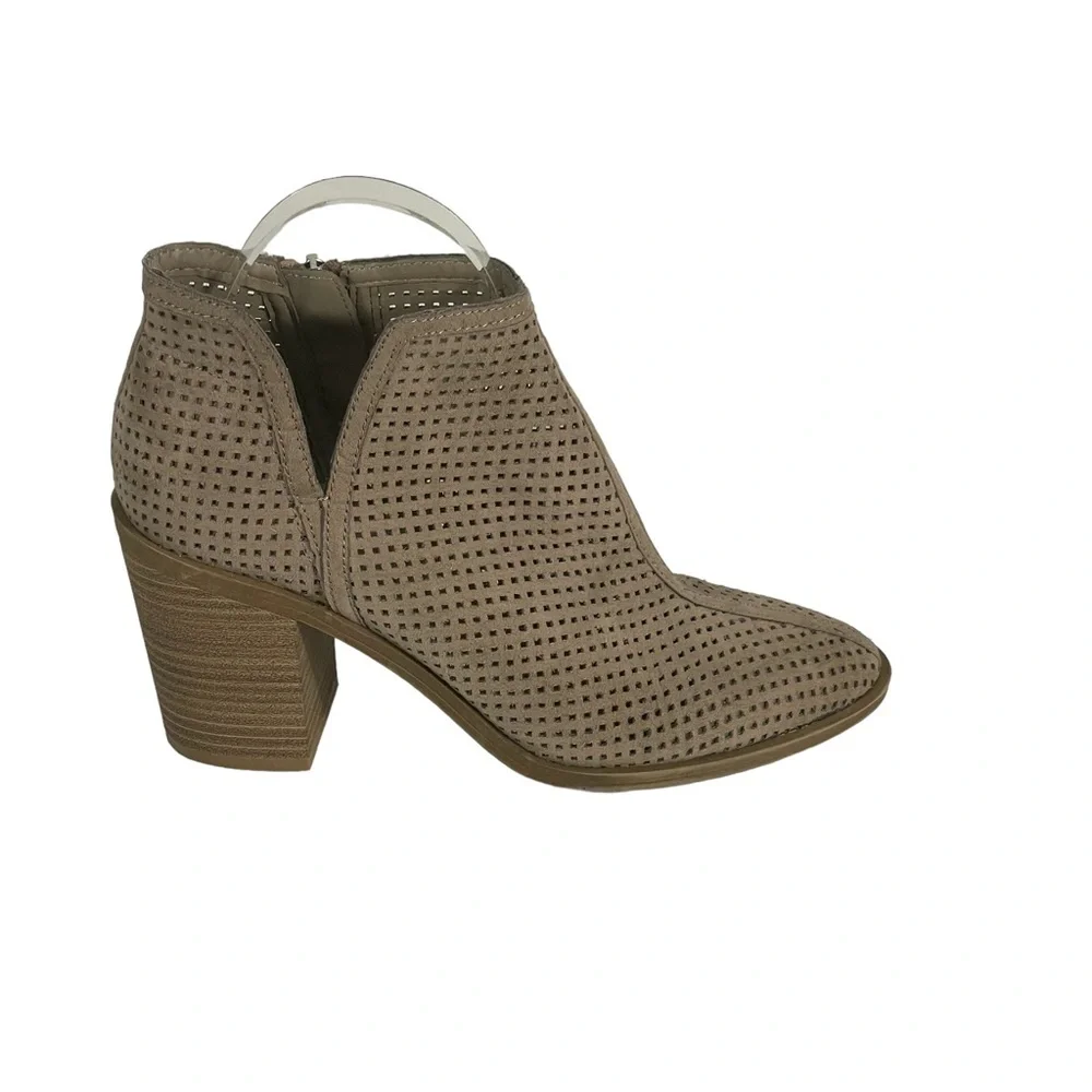 DV Dolce Vita Tan Faux Perforated Suede Zip Western Ankle Boot Sz 7.5